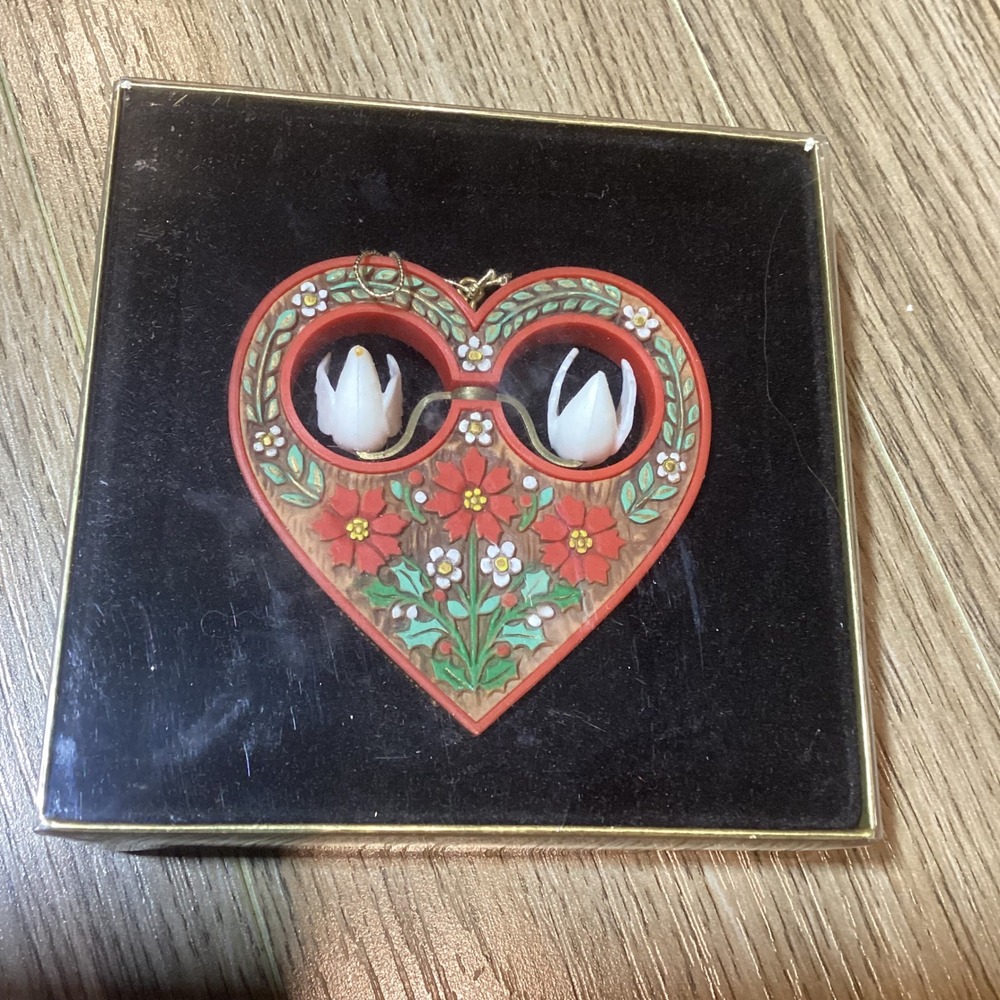 1979 Hallmark Tree Trimmer Collection Heart Ornament Red‎ White Flowers